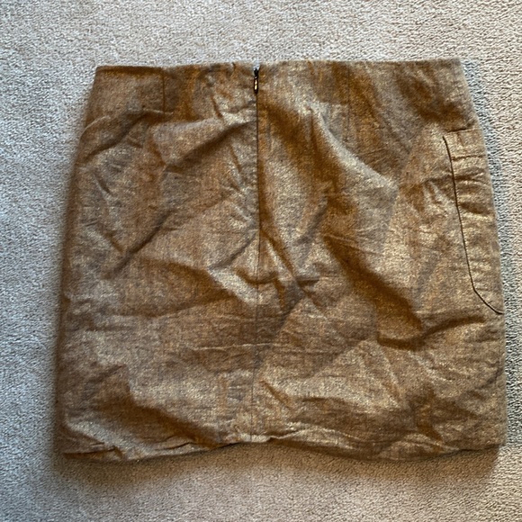 Gold skirt. Size 4 from the gap. Work in great condition. - Picture 3 of 5
